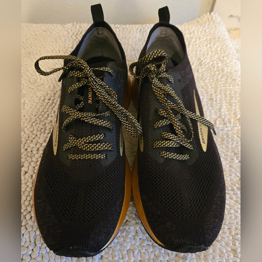 Brooks Levitate 4.0 Womens Black And Gold Running Shoe Sz 11 - Picture 2 of 7